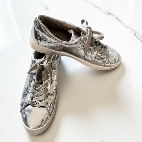 MICHAEL KORS Size 7 Silver Mirror Logo Print Lace Up Fashion Sneakers R $99 - Picture 11 of 14